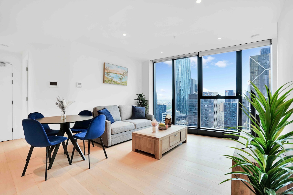 Fabulous view! BRAND NEW highrise 2B2B Apt  in CBD