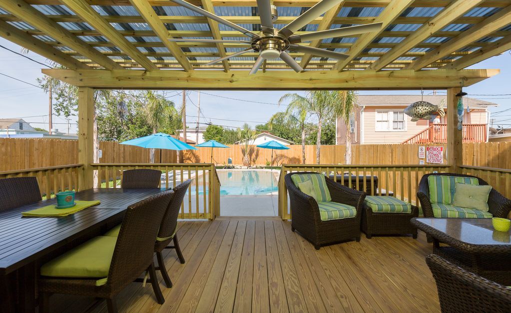 Just Beachy! Heated Pool and covered Deck Area!