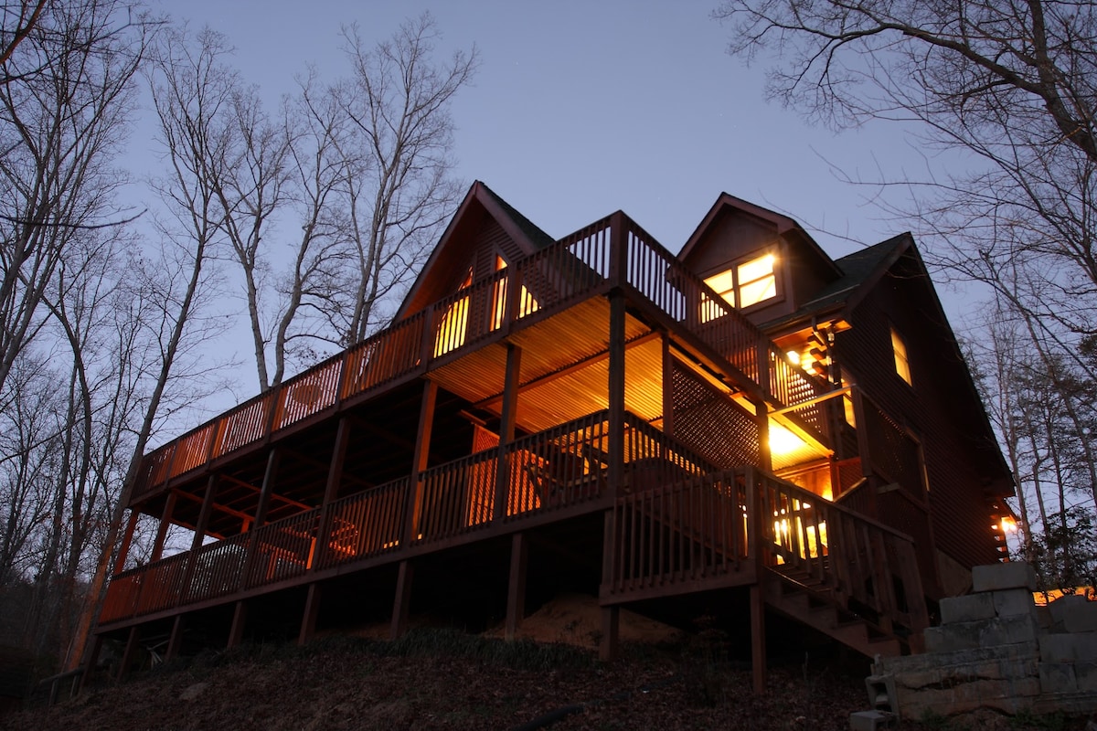 Laurelwood Lodge at Lake Lure, NC -可住12人