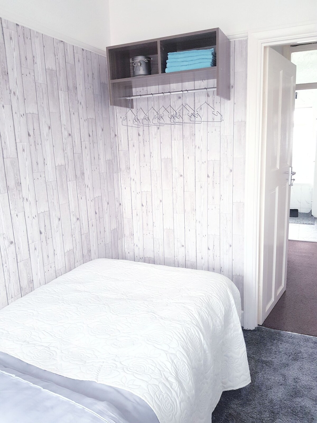 希思罗机场附近的现代单人床卧室