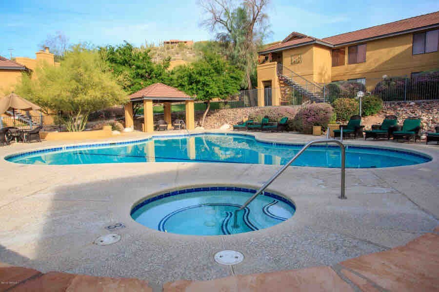 Elegant 2-Bedroom Tucson Condo with View and Pool