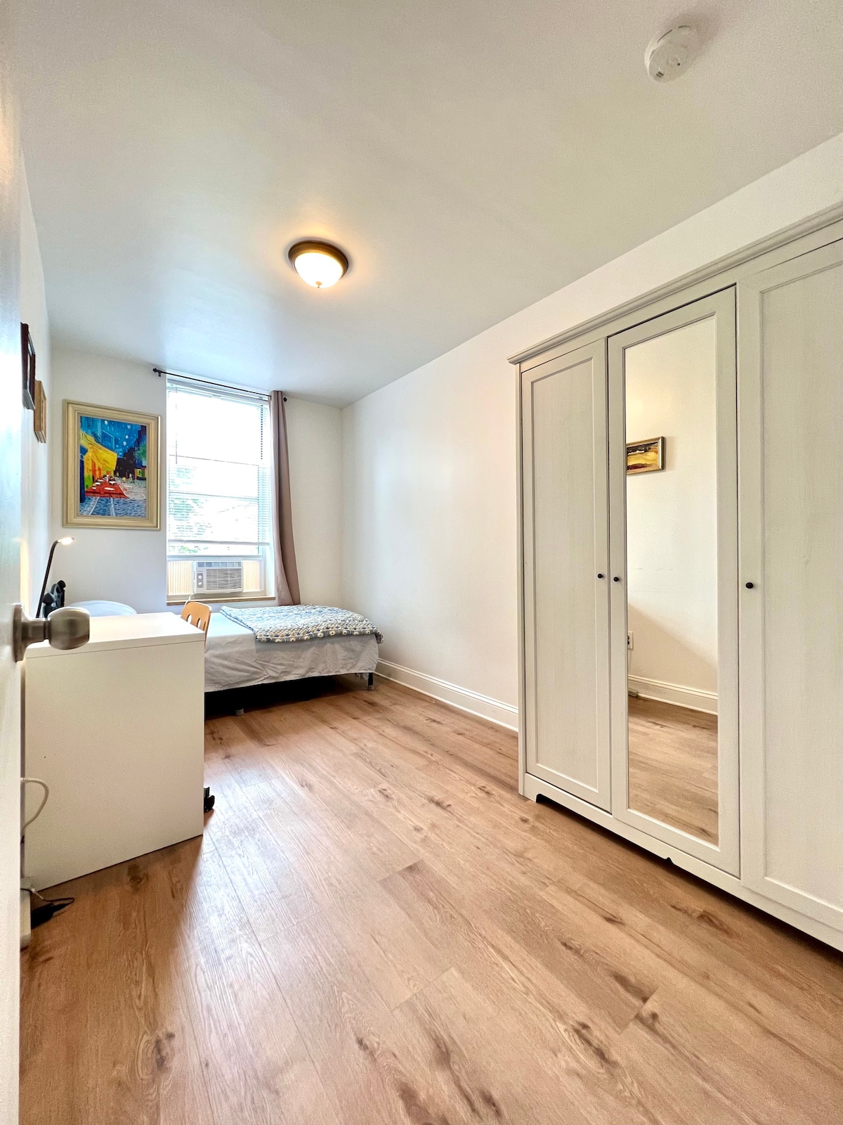 Tidy cozy room in Bay ridge,BK. Close R line.