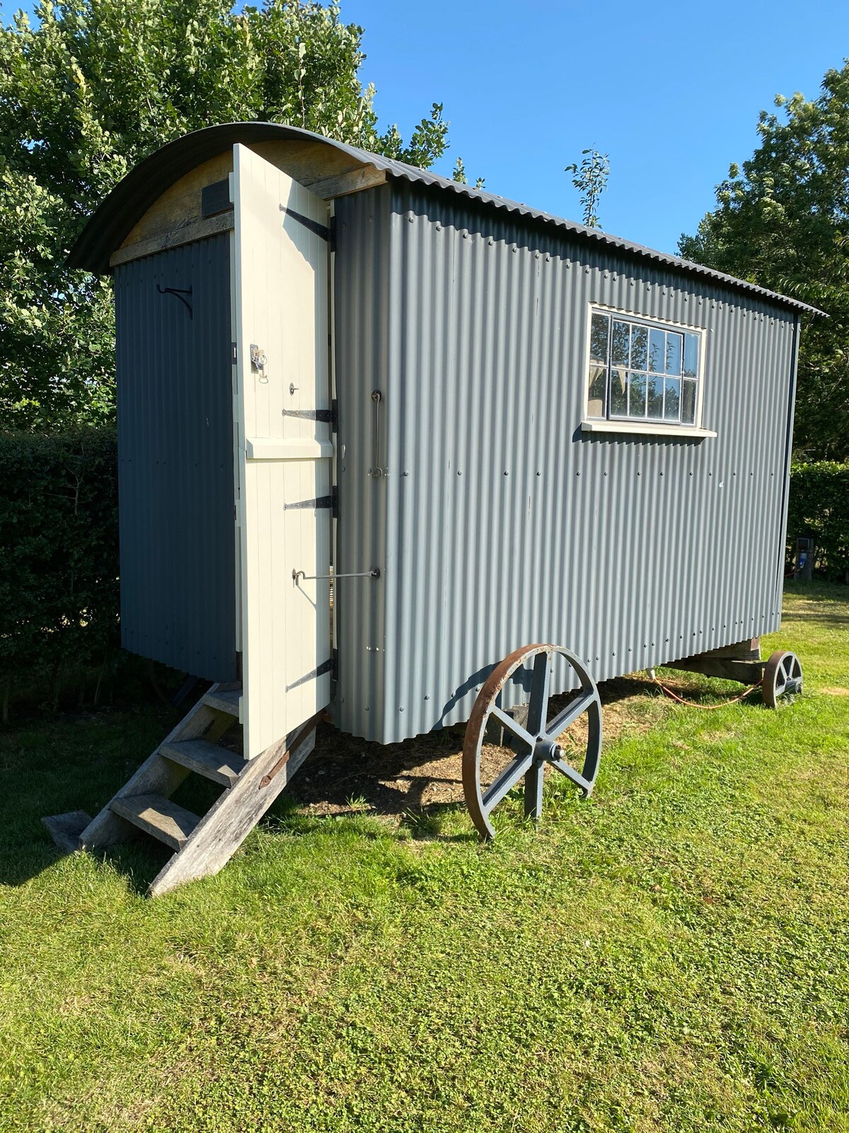 Peaceful Shepherds hut set in rural Suffolk