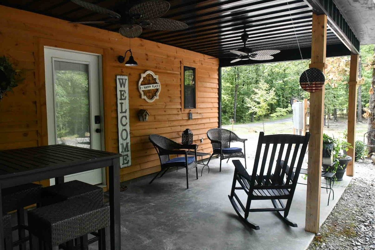 The Sturgis Place - Custom Built Cabin