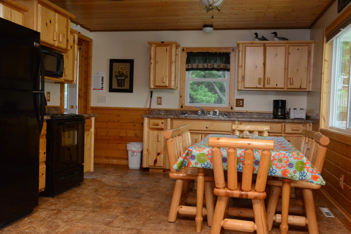 Pine Valley - Beautiful 4 Bed/2 Ba lake side home