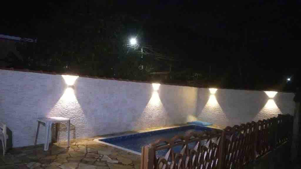 Casa com Piscina e churrasqueira em Caraguá