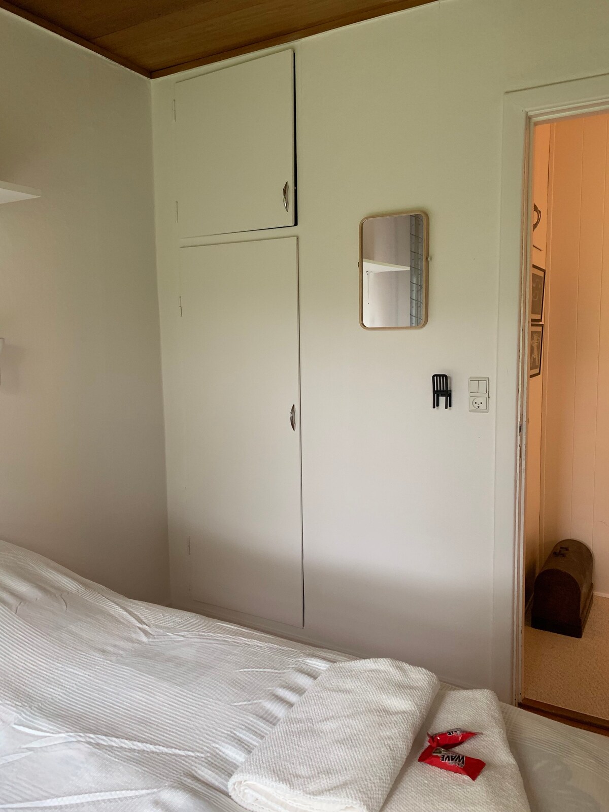 2号-合租住宿中的小卧室