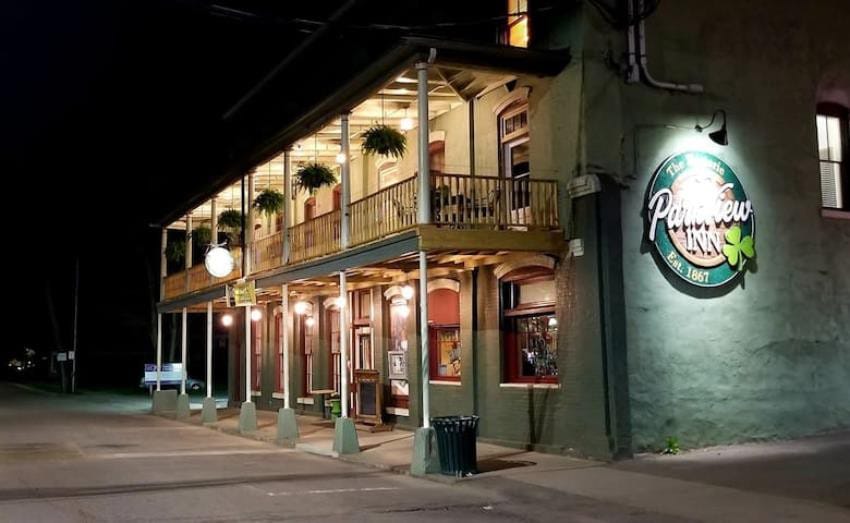 1867 Parkview Inn and Boutique Hotel - Balcony King