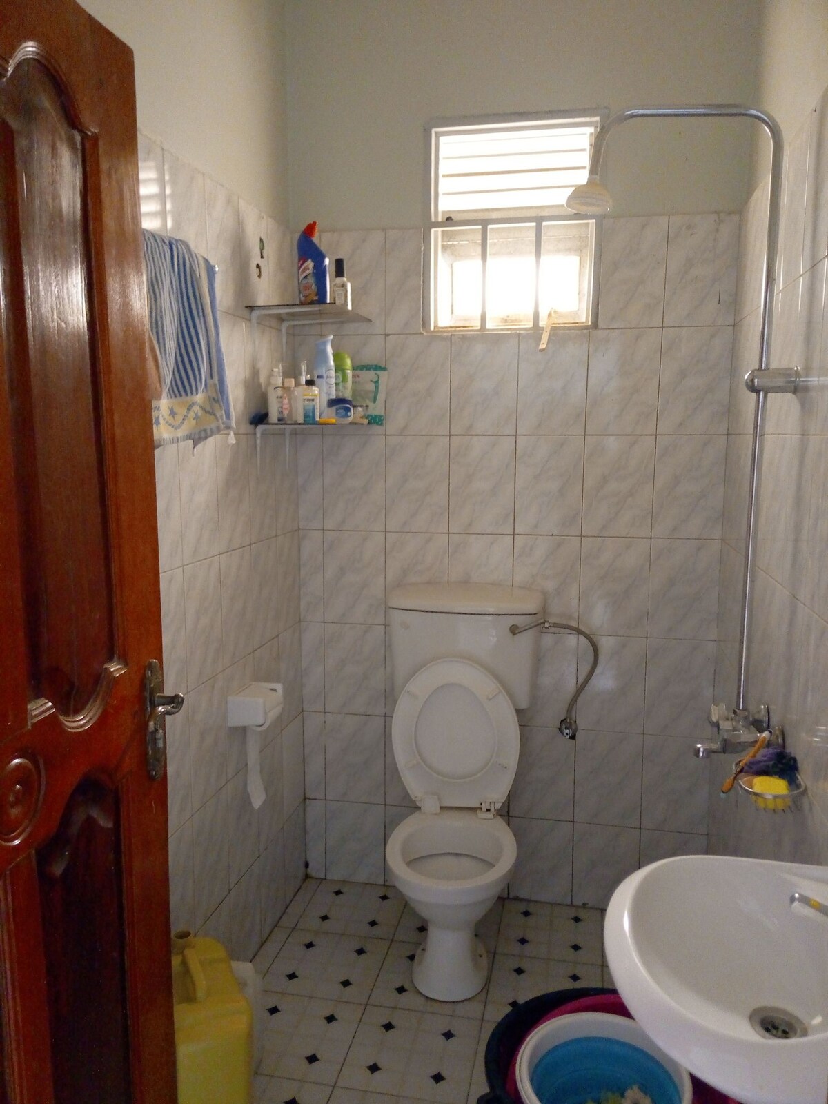 two bedroom apartment ,well furnished , self-contained , free parking spot and quite environment