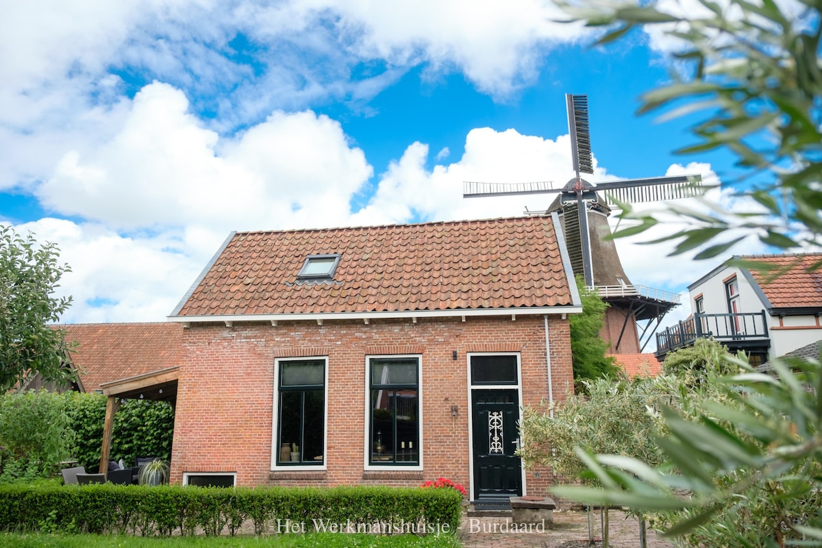 位于弗里斯兰（ Friesland ）安静位置的微型住宅