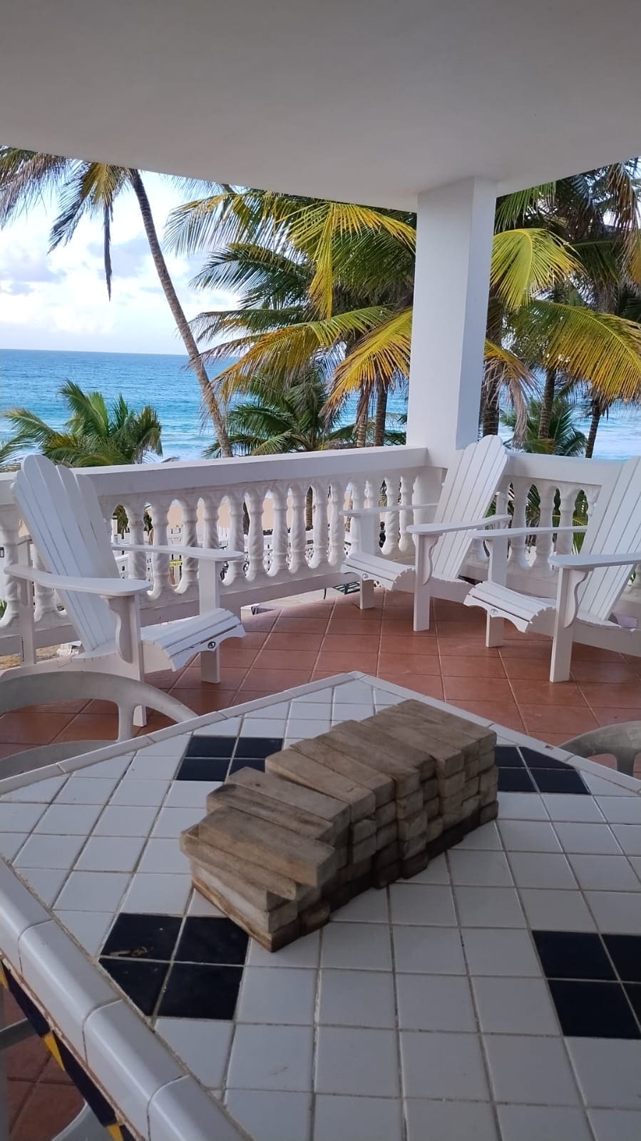 Casa de playa backyard is the lighthouse beach