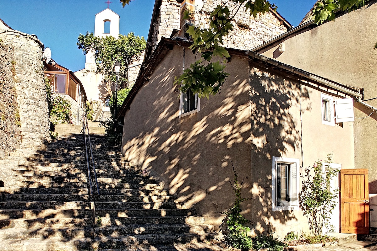 Au coeur des Gorges du Tarn, village pittoresque !