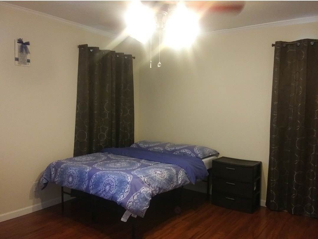 Simple Private Bedroom # 2 in Alexandria/wifi