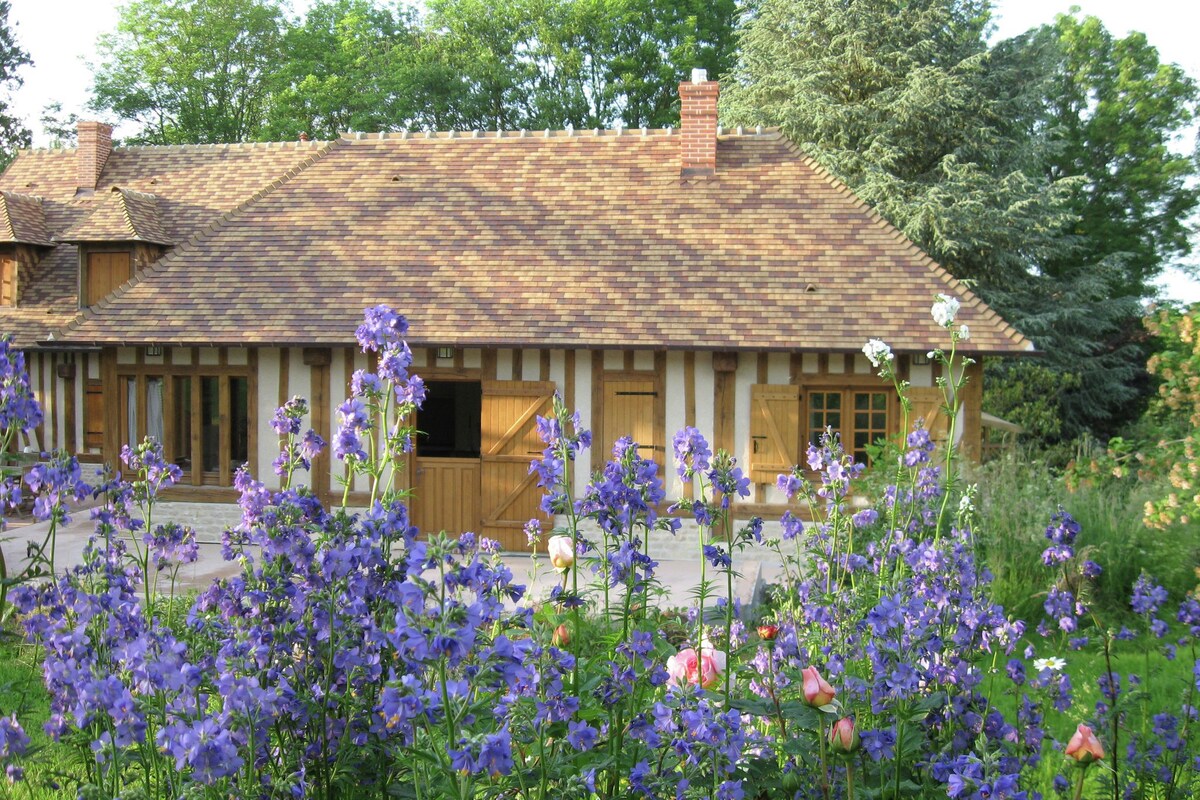 Traditional house with garden in Dampsmesnil