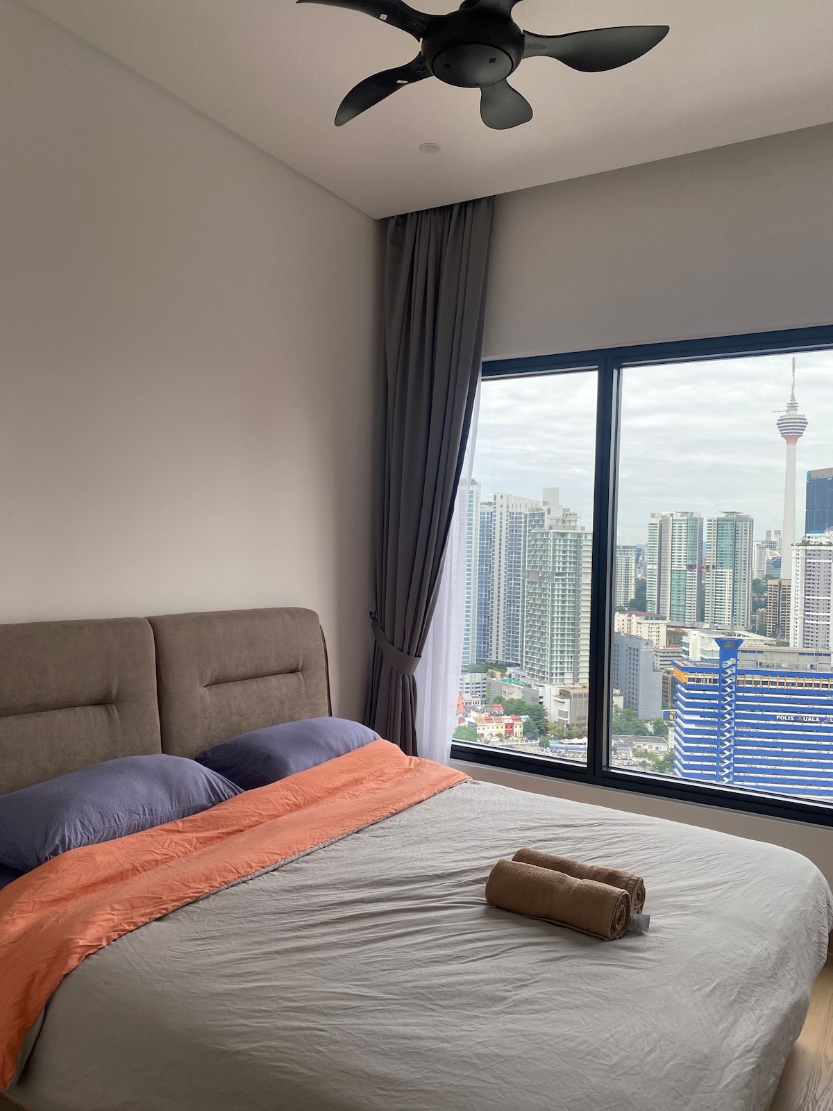 Infinity pool/ 2BR unit, face to KLCC, Lalaport 23