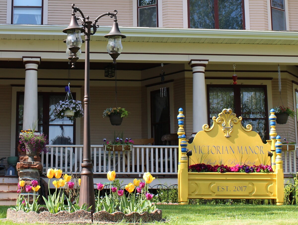 Victorian Manor Bed and Breakfast, LLC