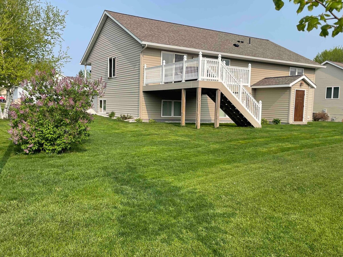 Charming 5-bedroom walkout