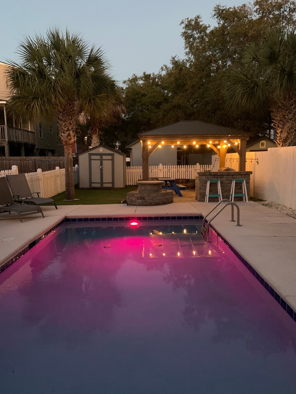 Windswept: Heated Pool, Hot Tub, and Firepit