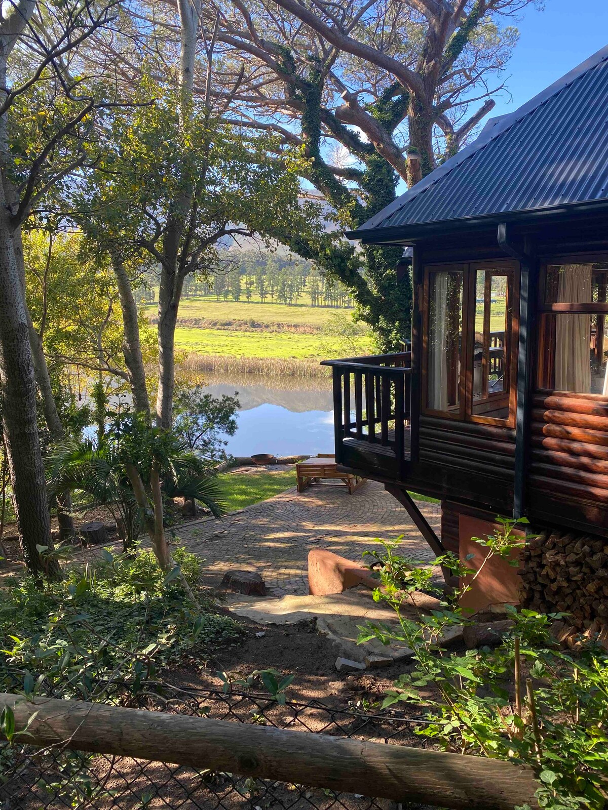 Kingfisher 's Rest Log Cabin