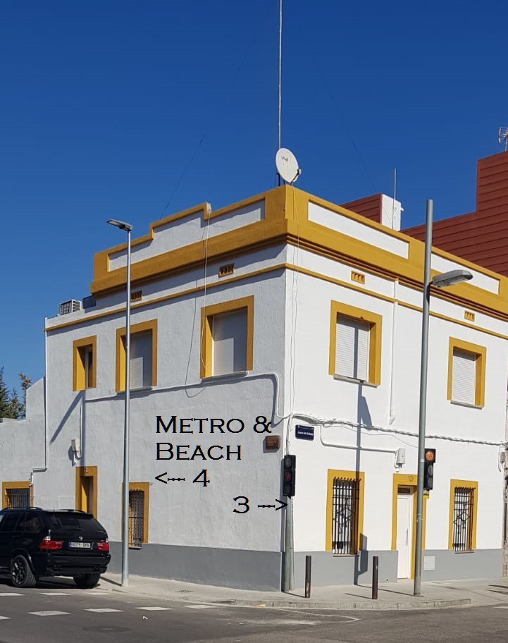 Metro And Beach Apartment Four