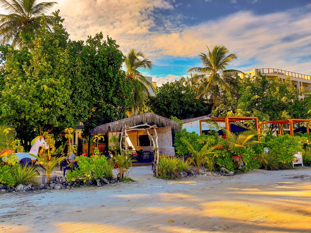 Maafushi Island Treehouse @ Seven & Restaurant