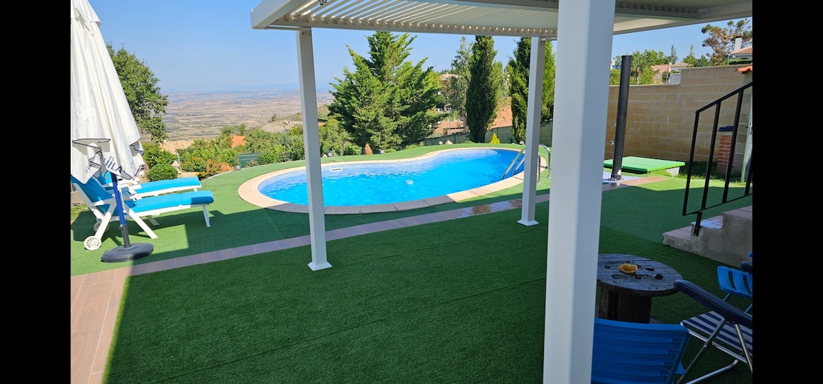 Casa El Mirador ，带泳池