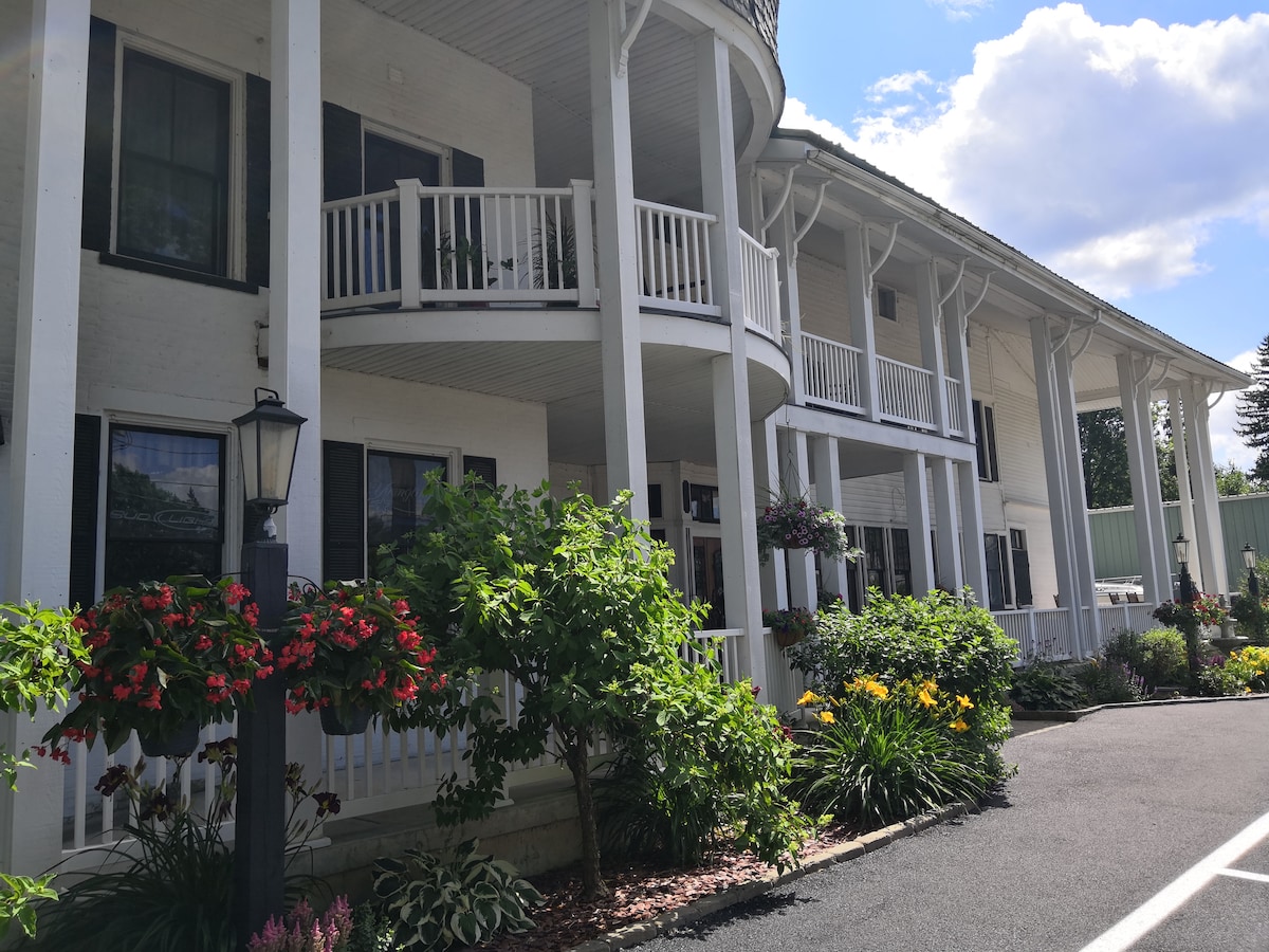 Historic Hotel Broadalbin Earl 's Room 4