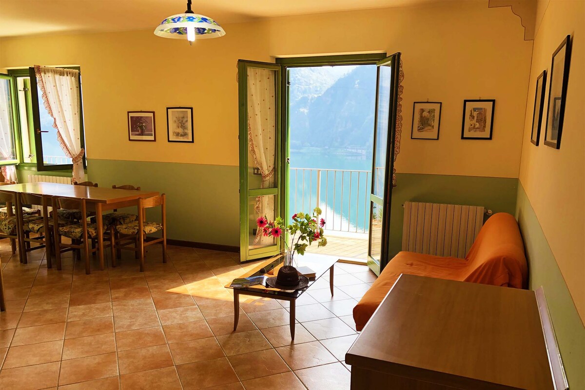 Appartamento con vista lago con 3 camere da letto