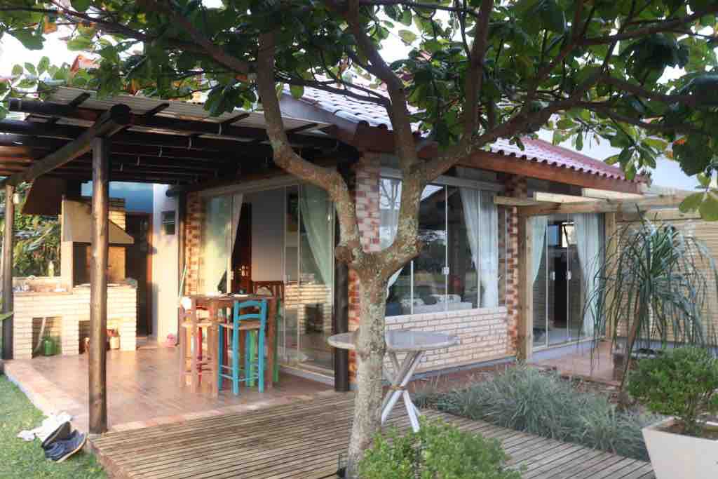 Casa com piscina em Condomínio Fechado Vila Suíca