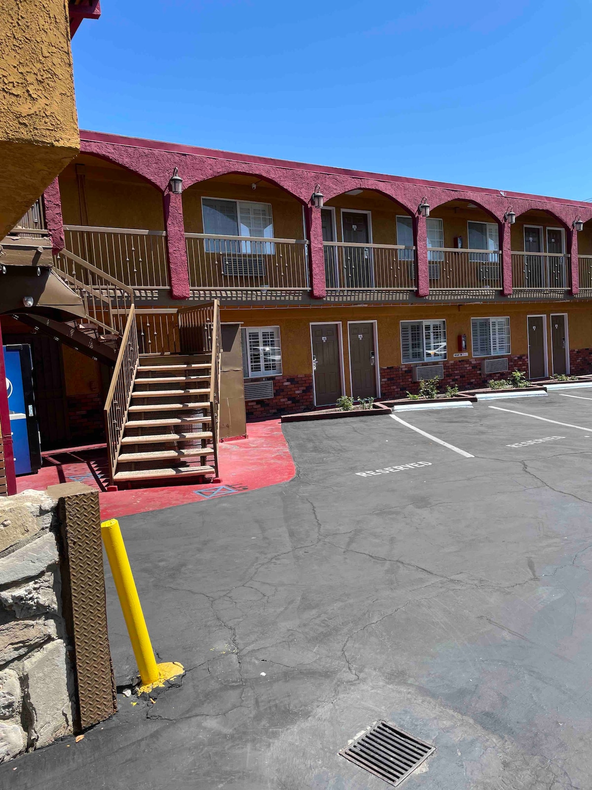 Hyde Park Motel - new management!