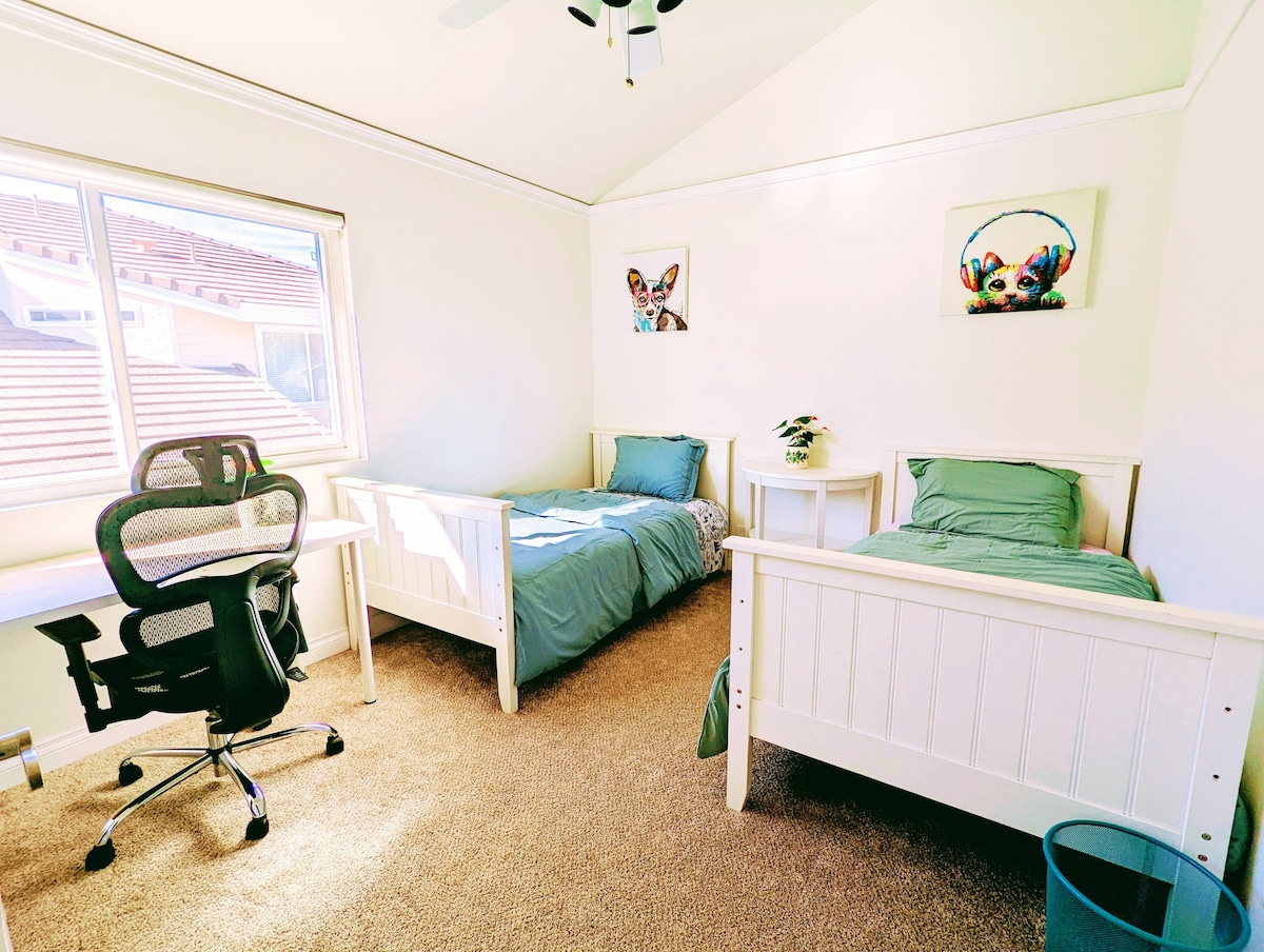L2 Cozy Room in  Orange County
