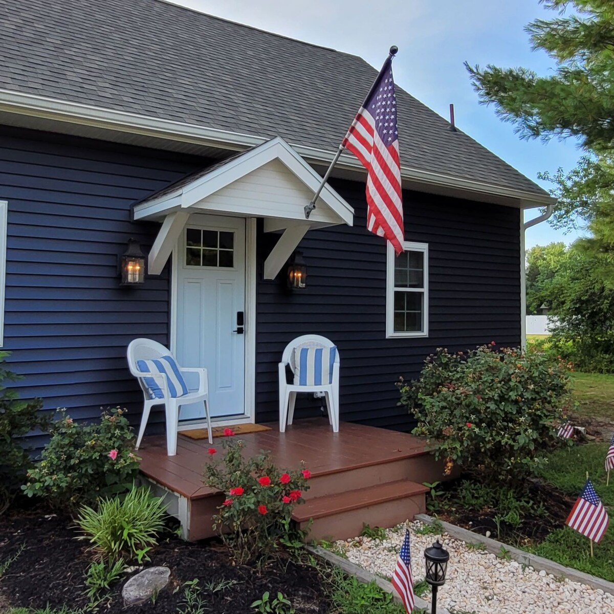 5 Miles to Beach Newly Renovated 3 Bedroom Cottage