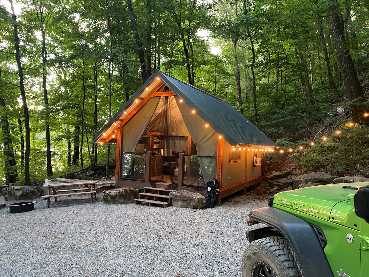 Lakeside Luxury Glamping Cabin 2 at Horsehead Lake