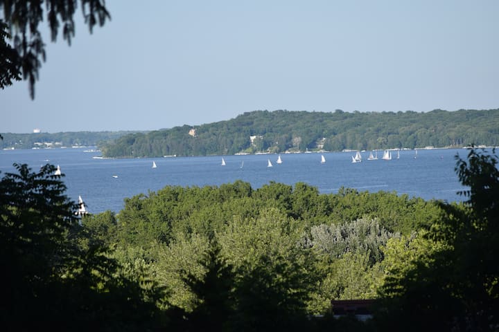 Fontana-on-Geneva Lake的民宿