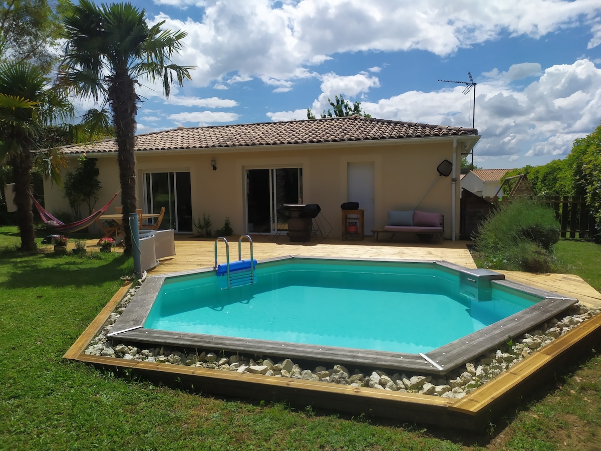 Agréable maison de plain-pied avec piscine.