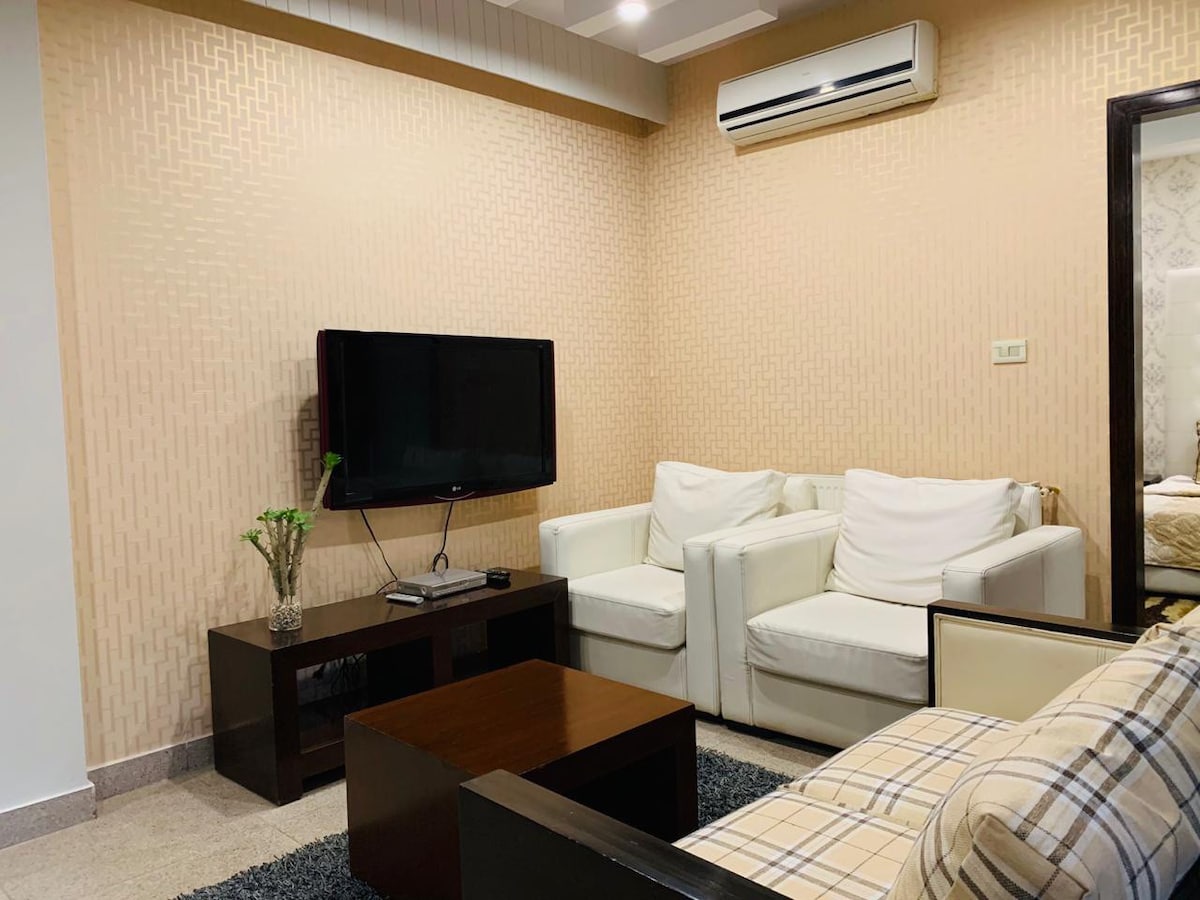 Luxury Apartment in a Peaceful & Vibrant Locality