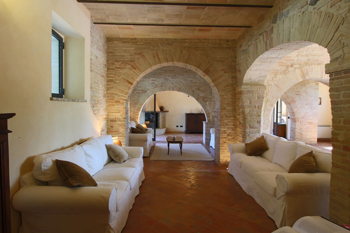 别墅有私人游泳池，靠近阿西西（ Assisi ）