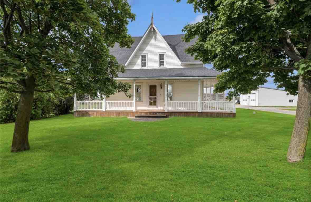FARM HOUSE on 20 - A Country Retreat