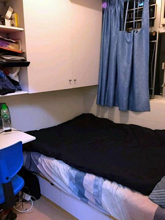 舒适双人卧室，毗邻香港大学站，西湾