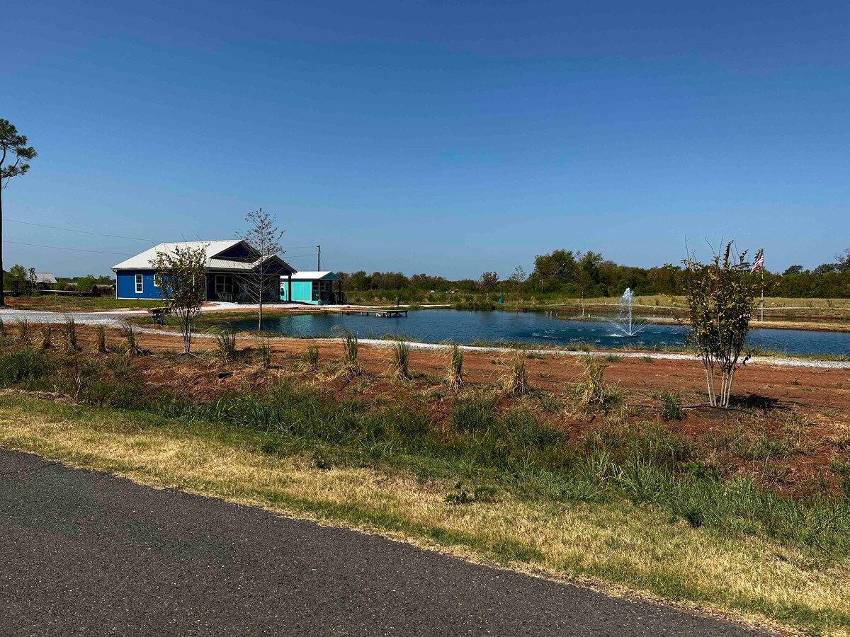 Funny Farm Cabins on the Pond - (Vintage Cabin)