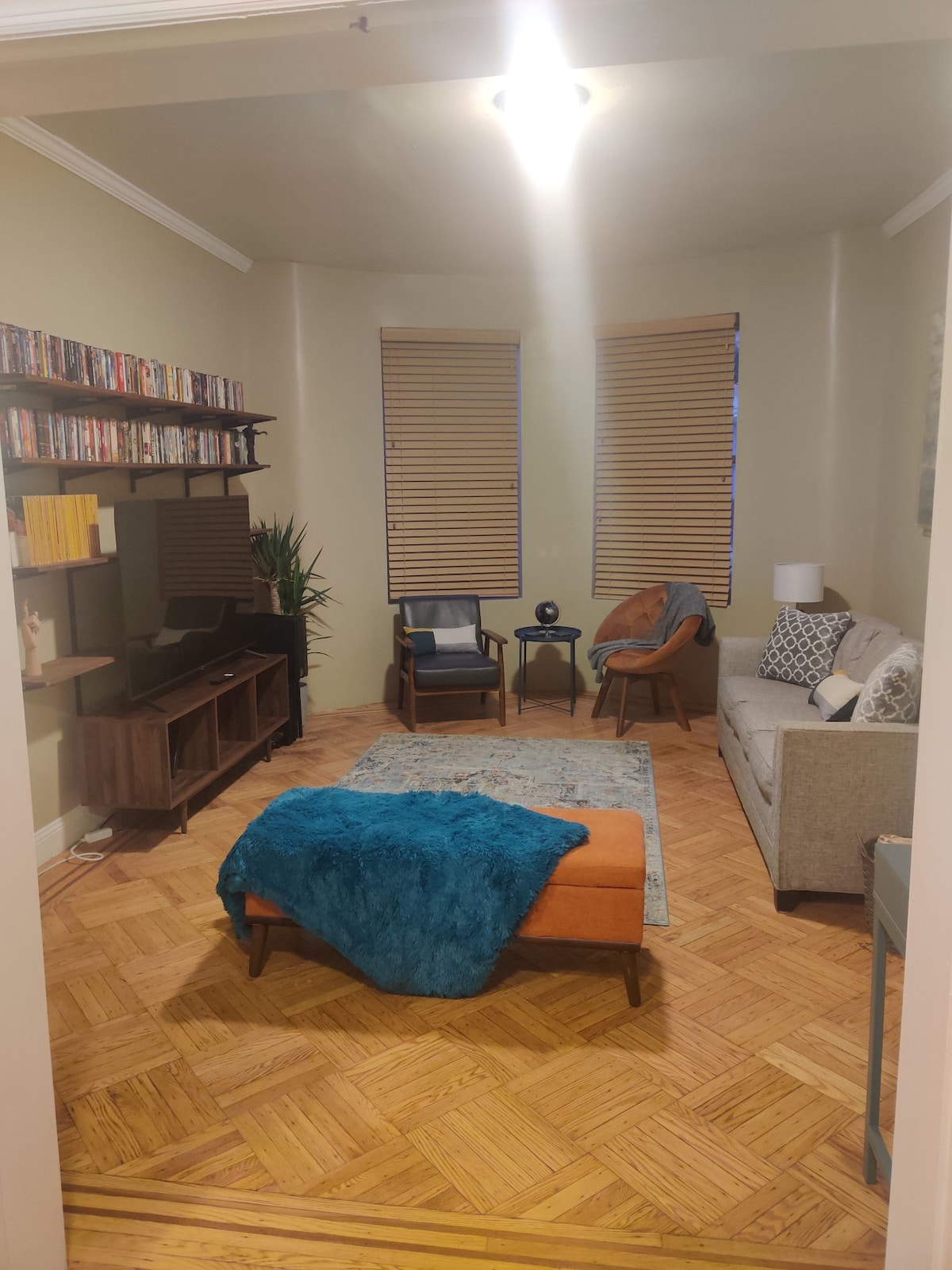 2 Bedroom Guest Suite - Bk Brick with a Backyard!
