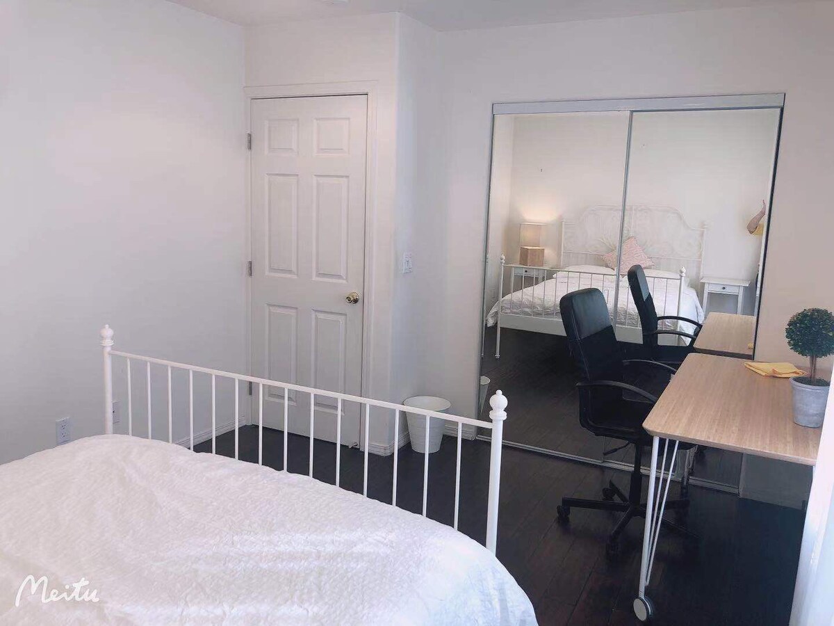 Lux private room in Alhambra Downtown 华人区中心步行华人超市