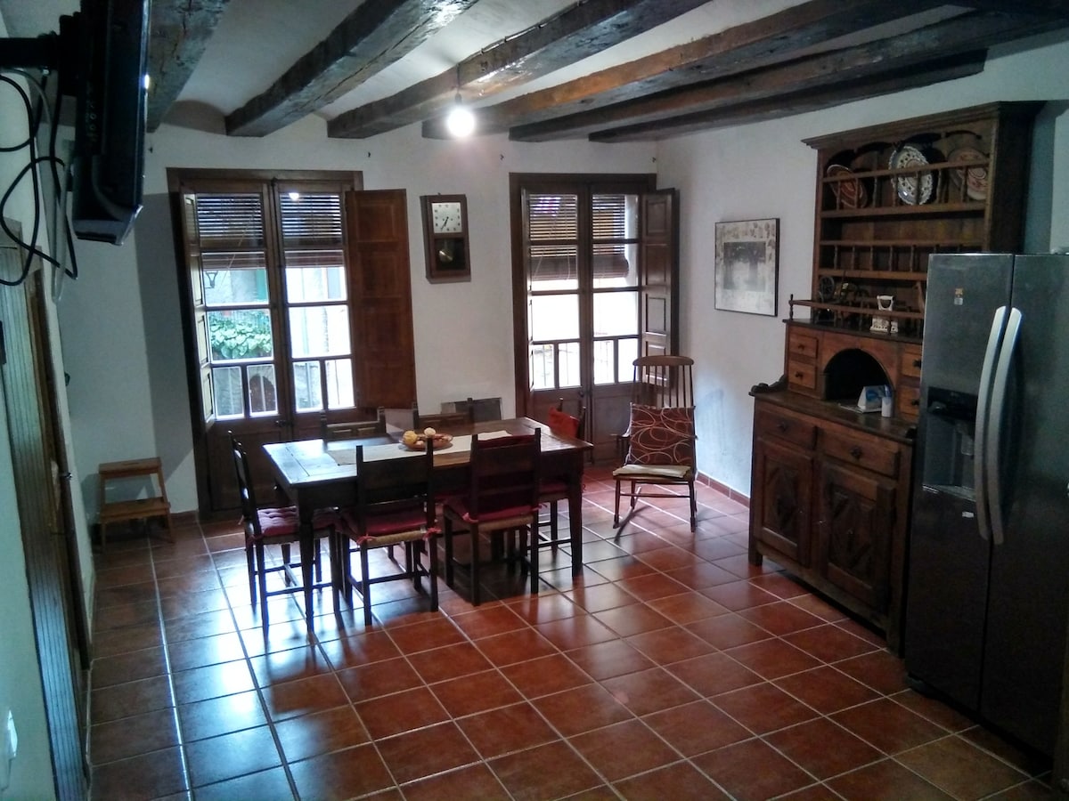 Habitació privada en una casa de poble restaurada