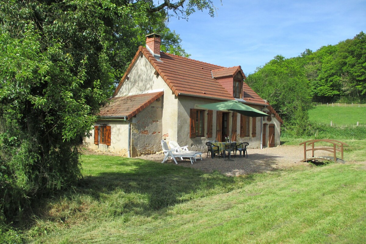 Pretty holiday home with garden near forest