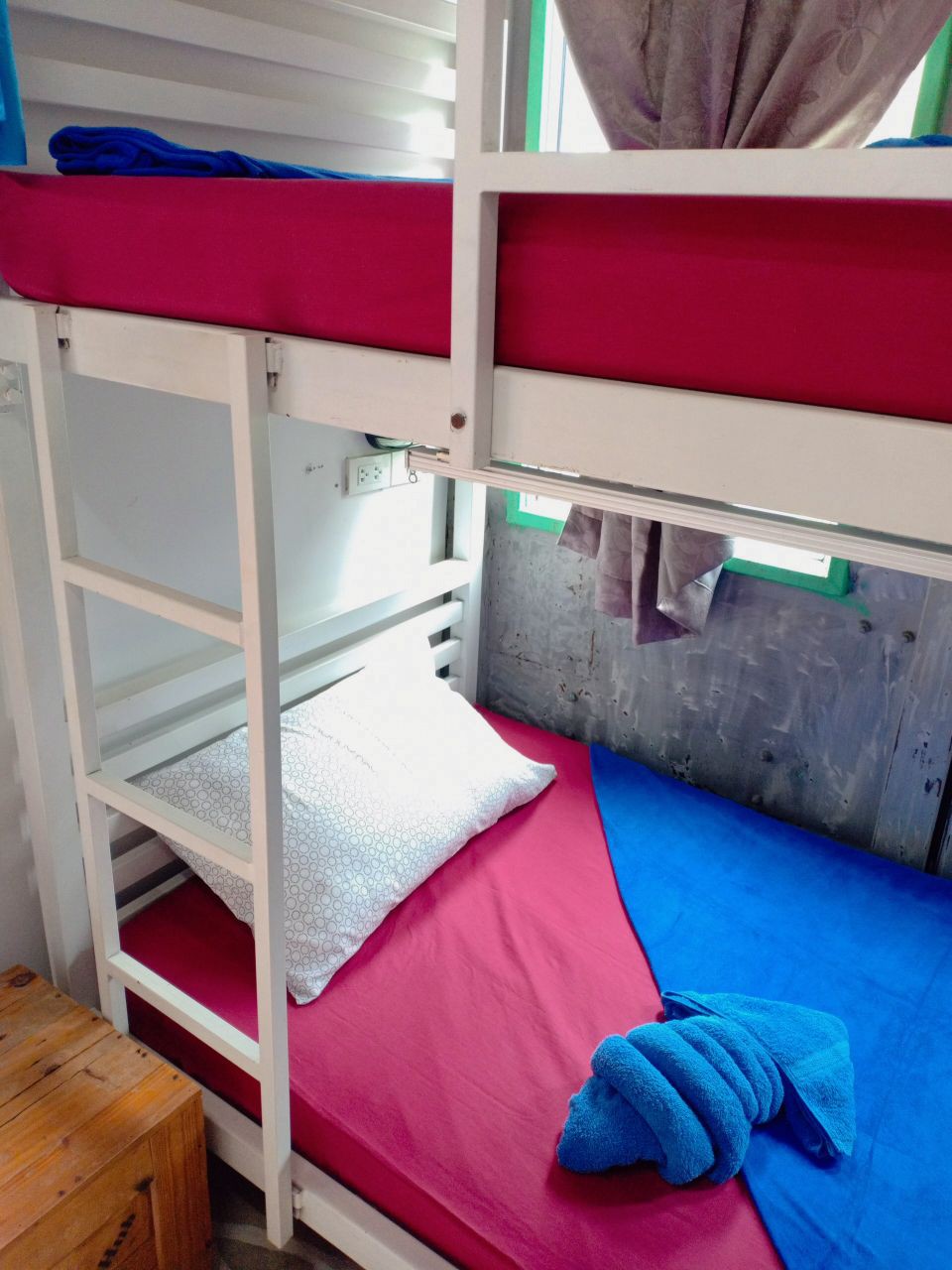 混合宿舍4张床（共用卫生间）每人价格