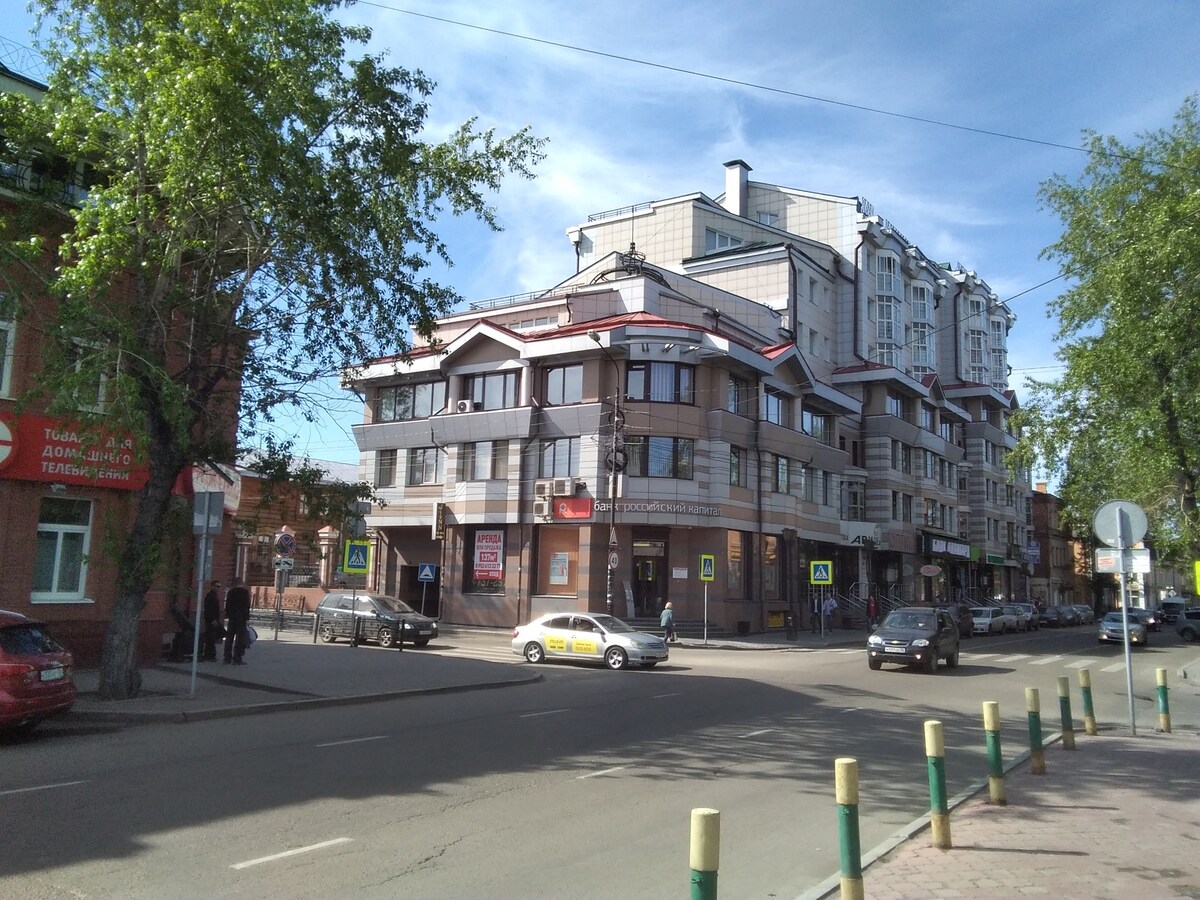 位于Dzerzhinskogo中心的公寓20