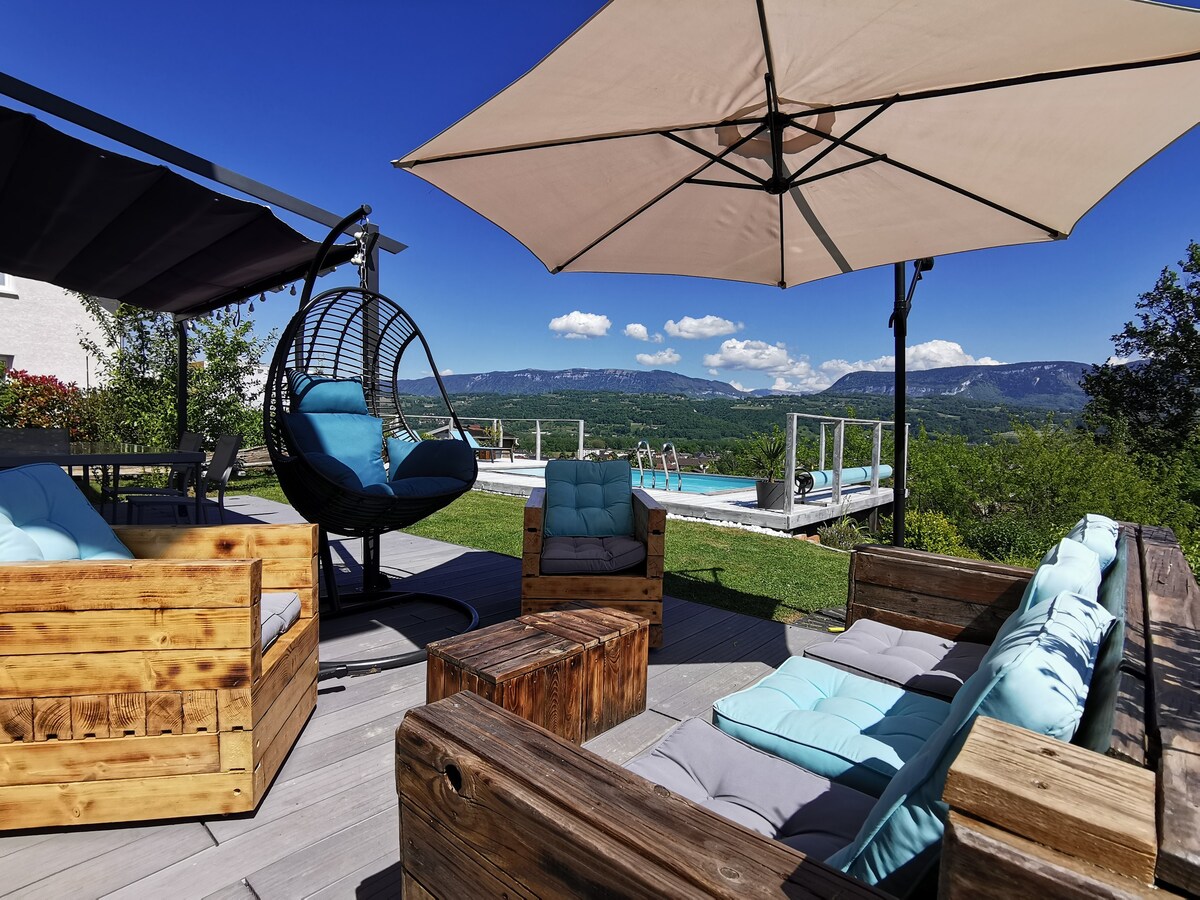 Maison familiale, entre lacs, piscine vue montagne