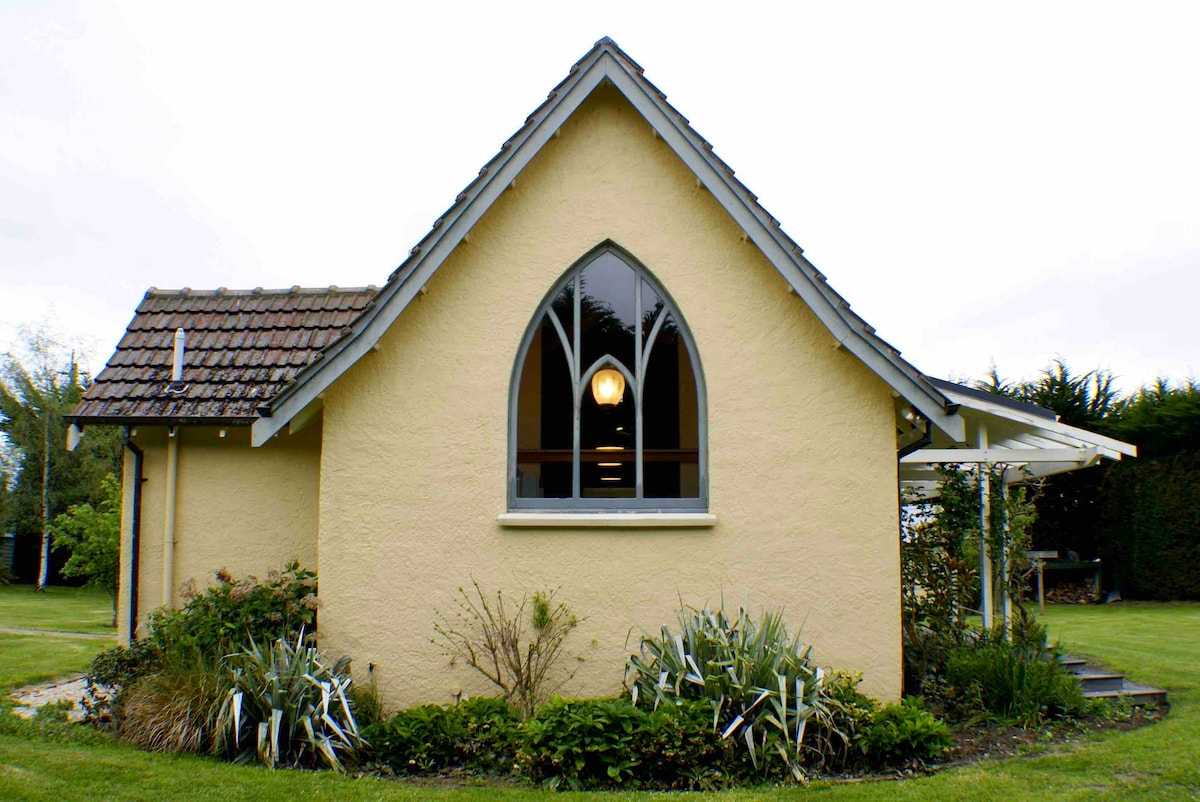 Enchanting Otekaieke Church
 Waitaki Valley