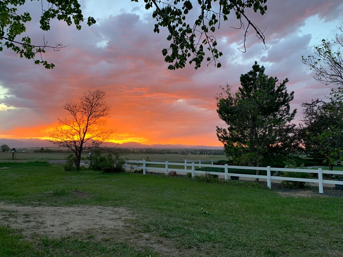 Private Stay with Mountain, Farm and Sunset View’s