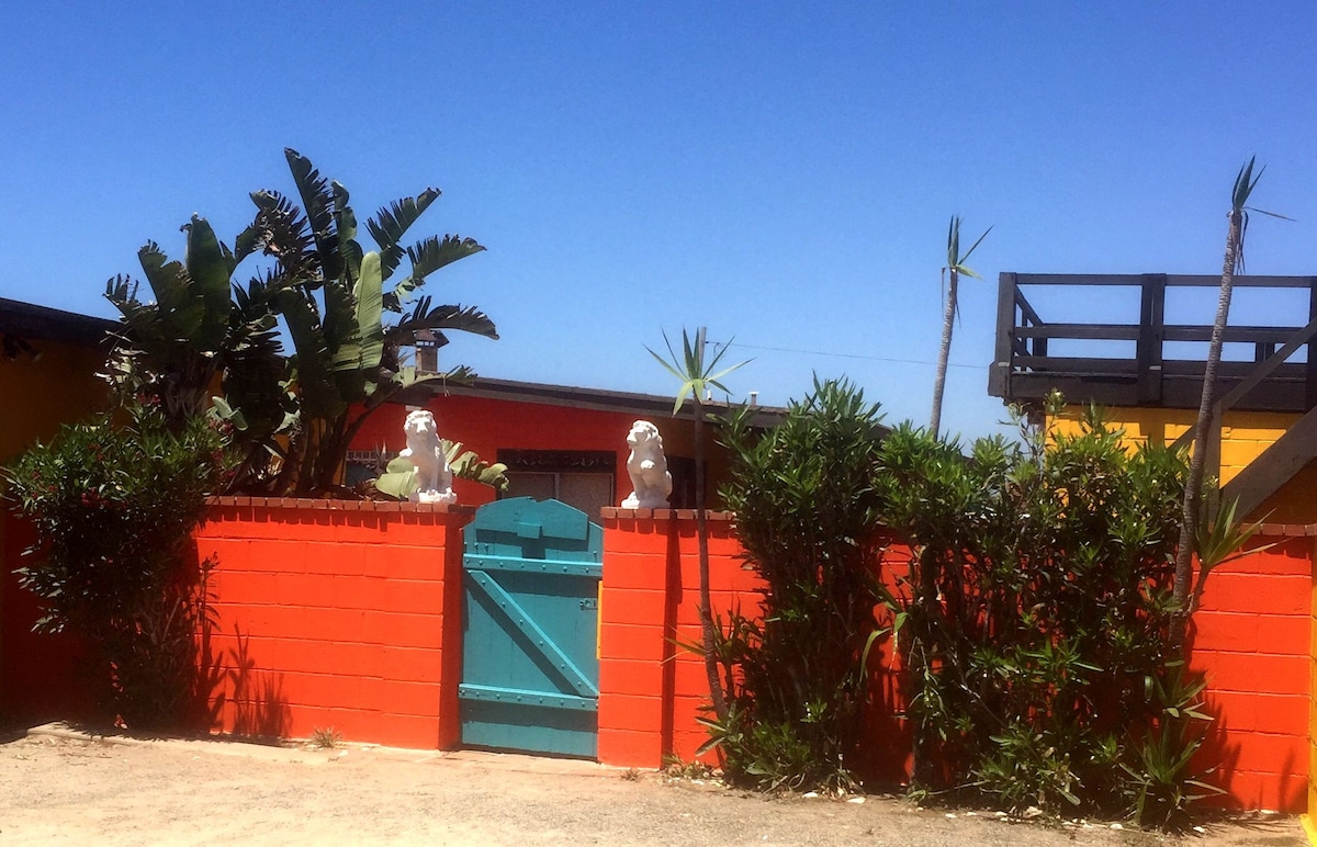 Casa Orquídea, en Punta Estero, frente al mar.